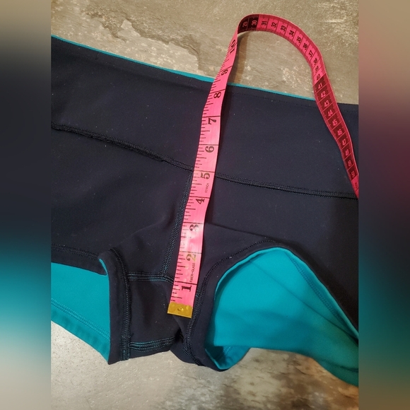 Lululemon Reversible Boogie Mini Shorts. Navy Blue & Aqua. 2" Inseam. Size 8. - Picture 8 of 9